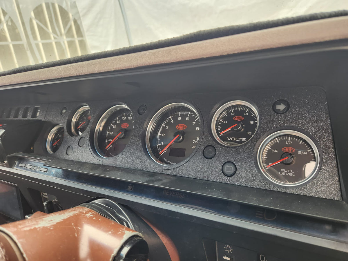 VK Commodore dash kit 623 with SAAS Muscle Series 3 gauges